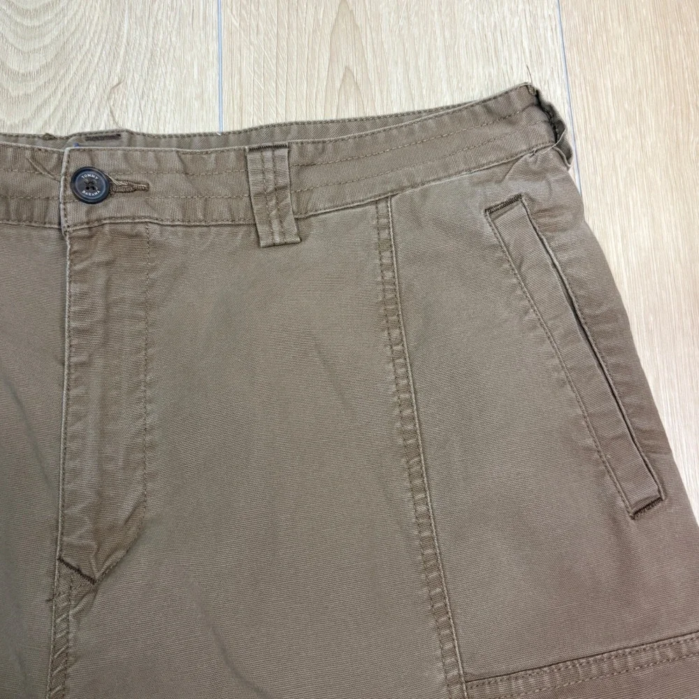 Tommy Bahama Mens Brown Cargo Shorts Size 36 Cotton Tencel Stretch Marlin Logo